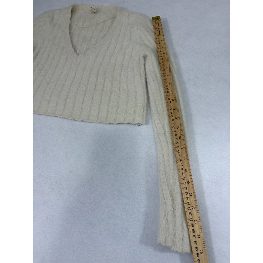 Urban Outfitters Sweater‎ Medium Fuzzy Knit V Neck Cropped Ribbed Soft Cream